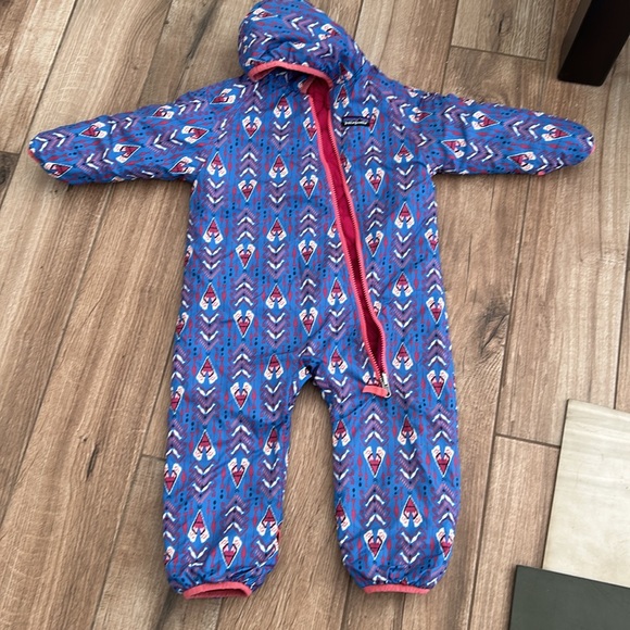 Patagonia Puffer Bunting with cuffs.  2T - Picture 5 of 6